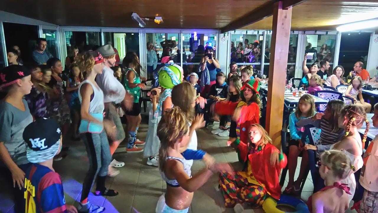 Отель Camping Le Dauphin Сен-Жорж-де-Дидон Экстерьер фото