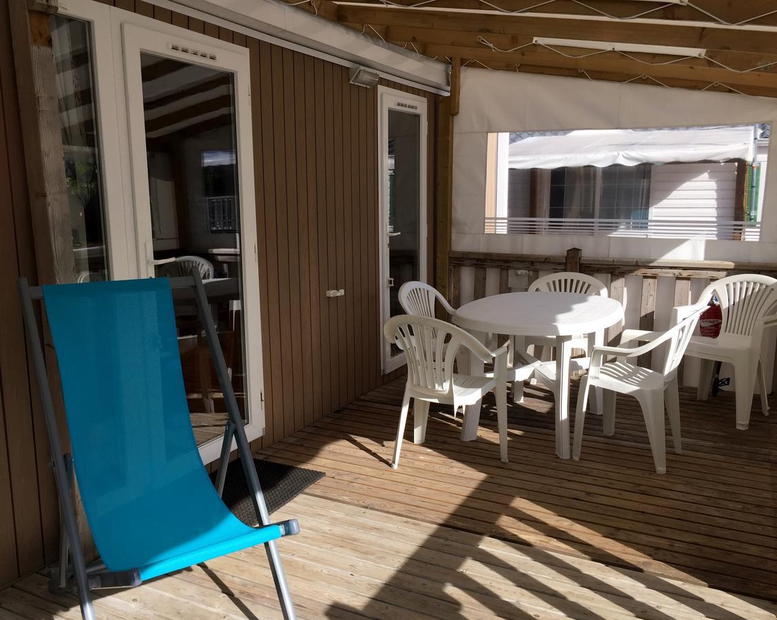 Отель Camping Le Dauphin Сен-Жорж-де-Дидон Экстерьер фото